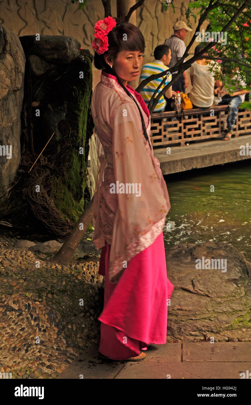 Chinese woman outfit hi-res stock photography and images - Alamy