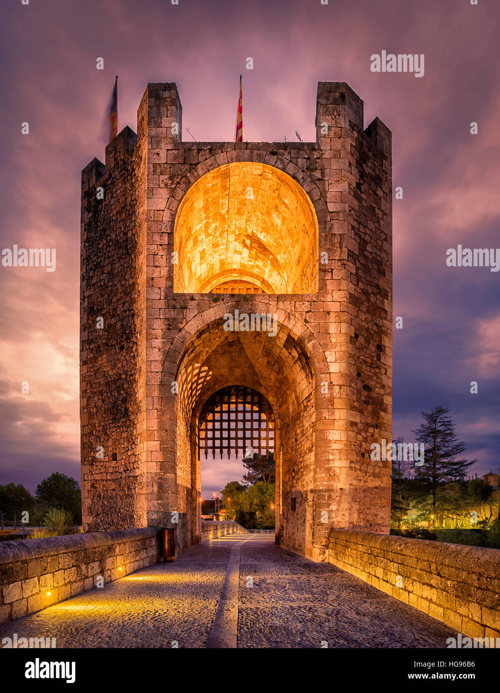 Sunset shot Besalú Roman bridge (Catalunya Stock Photo - Alamy