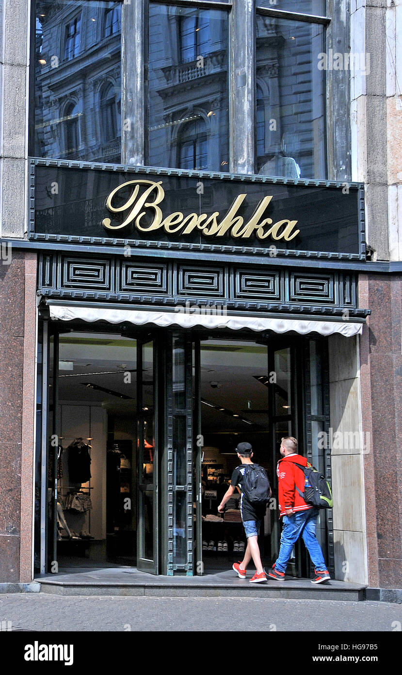 Bershka boutique Vorosmarty square Belvaros Budapest Hungary Stock Photo -  Alamy