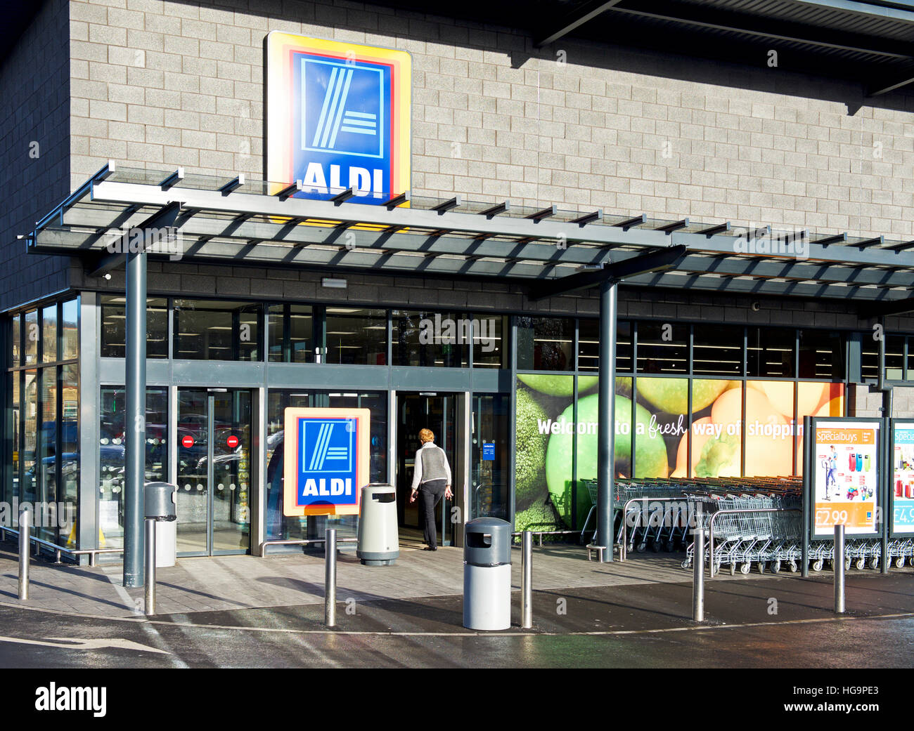 Man entering Aldi supermarket, England UK Stock Photo Alamy