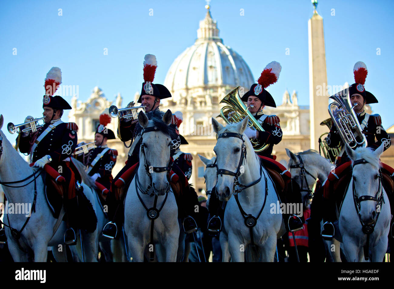 Rome, Italy. 6th Jan, 2017. Italian carabinieri band parade during the celebration of Epiphany in Rome, Italy, on Jan. 6, 2017. © Jin Yu/Xinhua/Alamy Live News Stock Photo