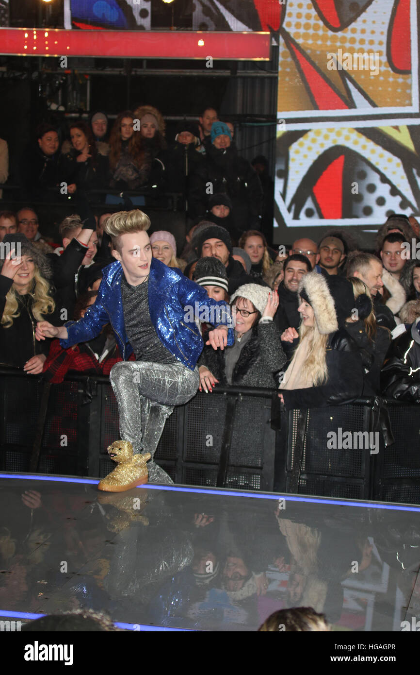 London, UK. 6th Jan, 2017. Jedward arrive as new housemates in this years Celebrity Big Brother. © David Johnson/Alamy Live News Stock Photo