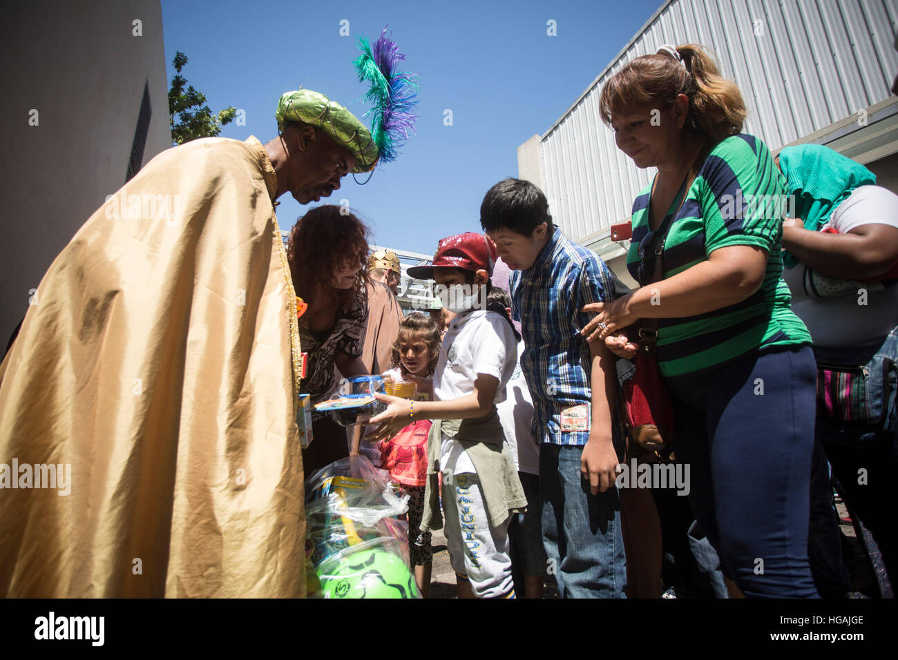 Buenos Aires, Argentina. 6th Jan, 2017. Actors dressed up as the Three