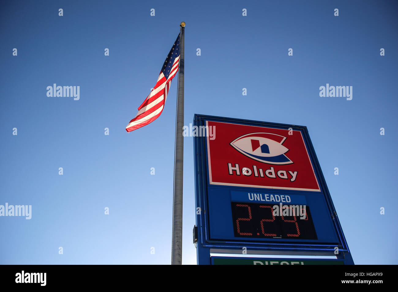 Dickinson, North Dakota, USA. 6th Jan, 2017. A Holiday gas station