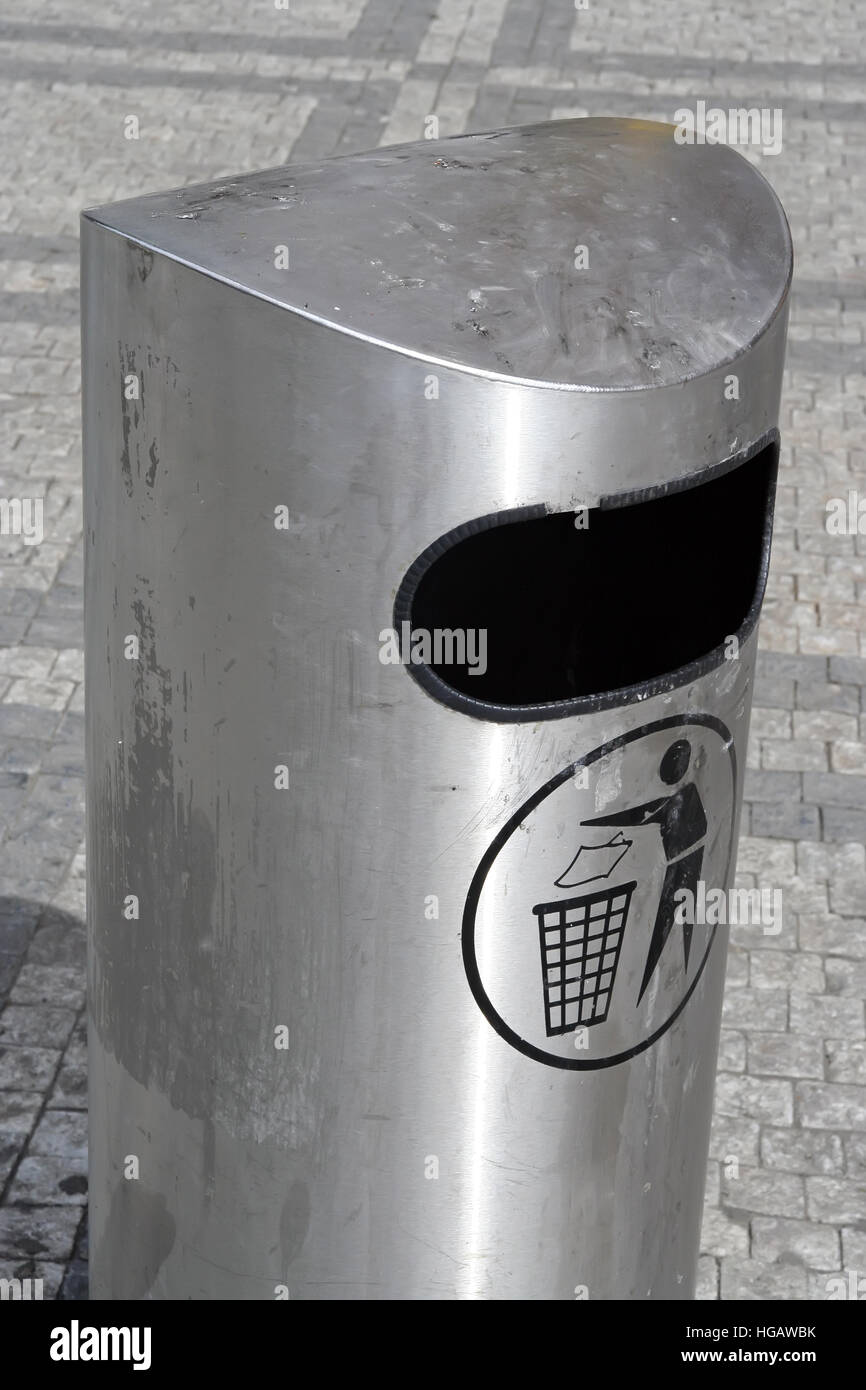 Garbage bin. Street garbage bin. Recycle bin Stock Photo Alamy