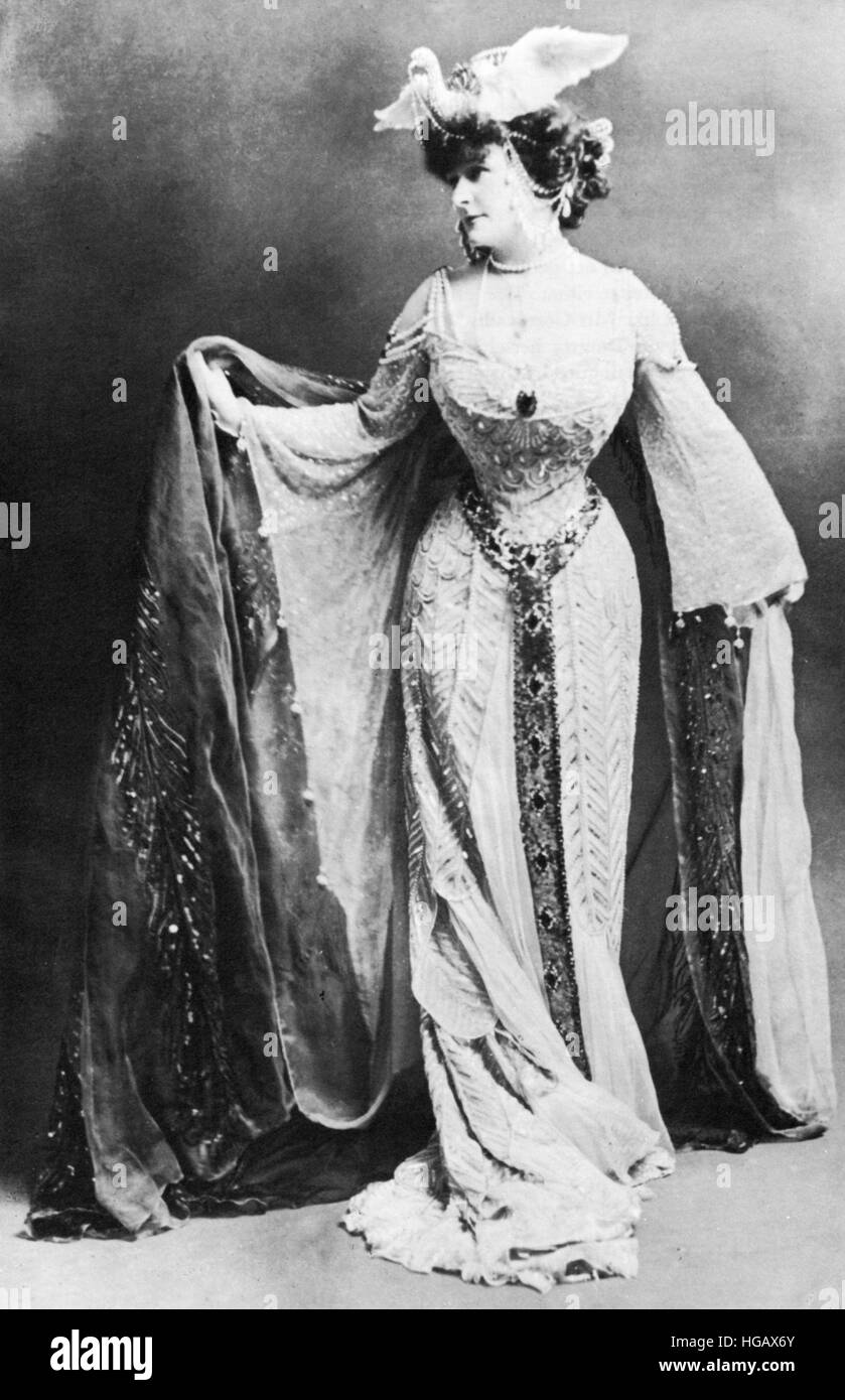 DAISY GREVILLE, COUNTESS OF WARWICK (1861-1938) mistress of the Prince of Wales who became Edward VII. Here in fancy dress for a ball about 1890 Stock Photo - Alamy DAISY GREVILLE, COUNTESS OF WARWICK (1861-1938) mistress of the Prince of Wales who became Edward VII. Here in fancy dress for a ball about 1890 Stock Photo - Alamy