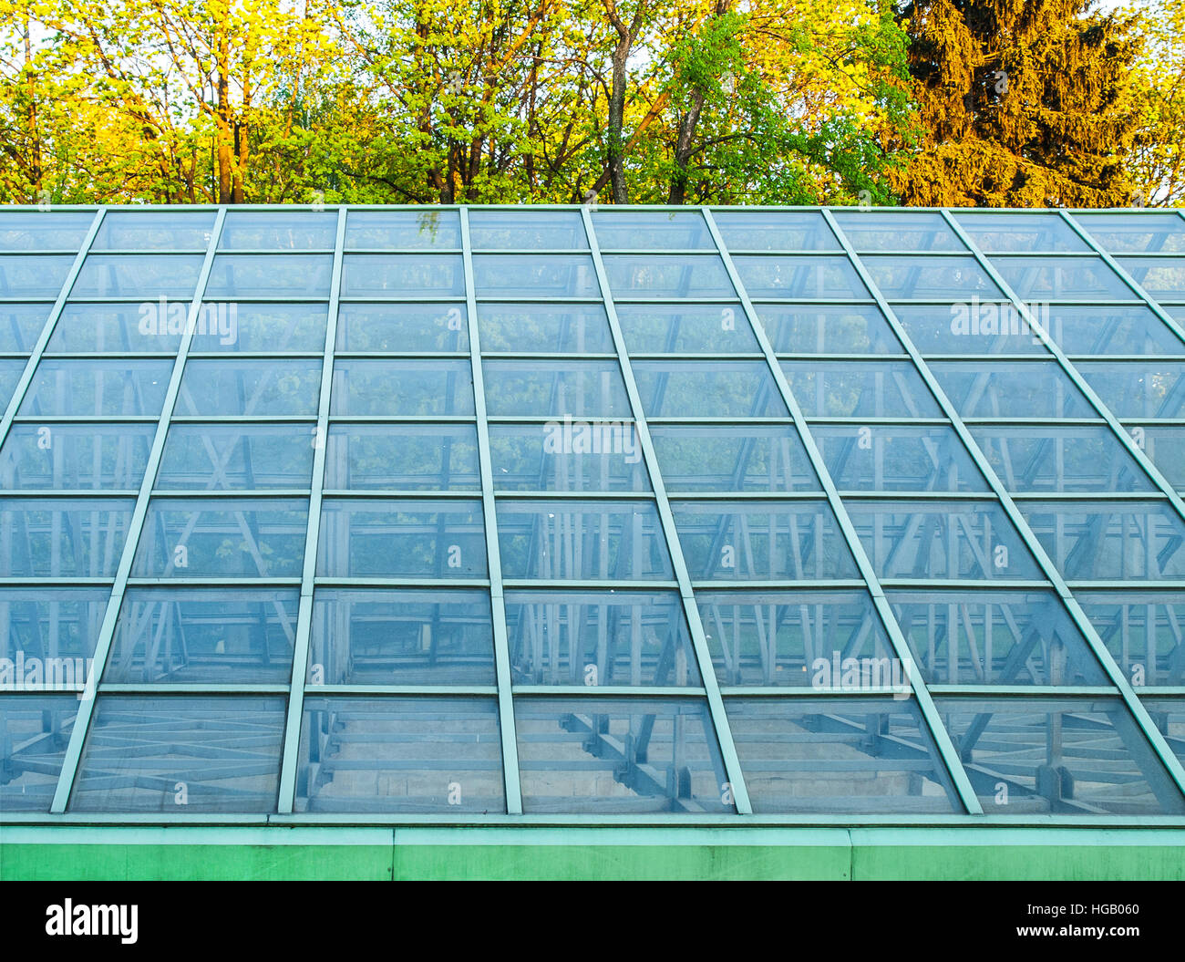 Sloping glass roof hires stock photography and images Alamy