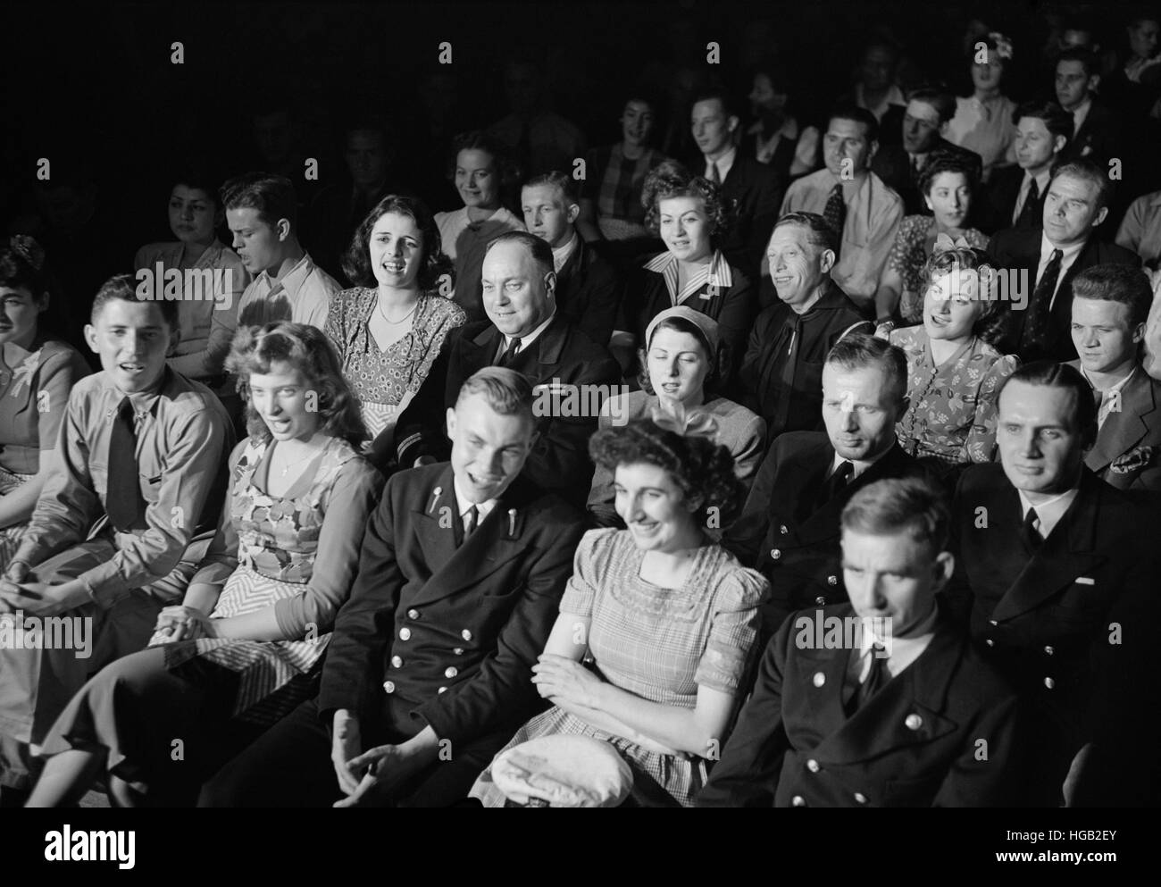 Cinema audience vintage hi-res stock photography and images - Alamy