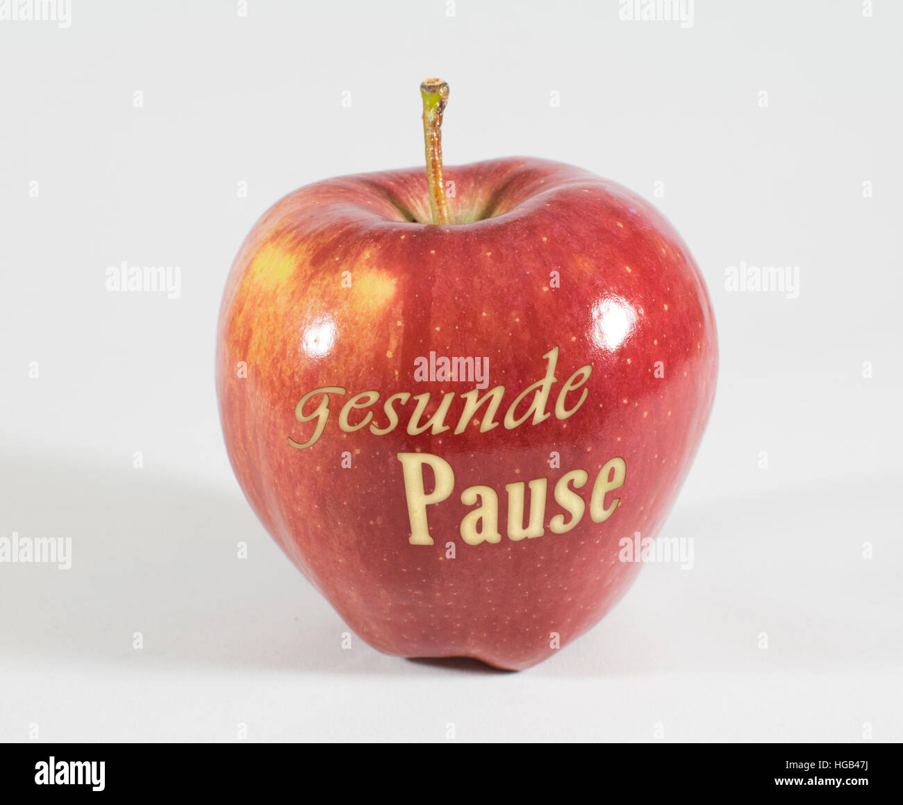 1 fresh red apple with the words Healthy break in german language