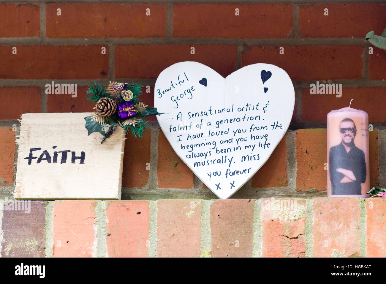 Tributes to the late George Michael at his home in goring on thames Stock Photo