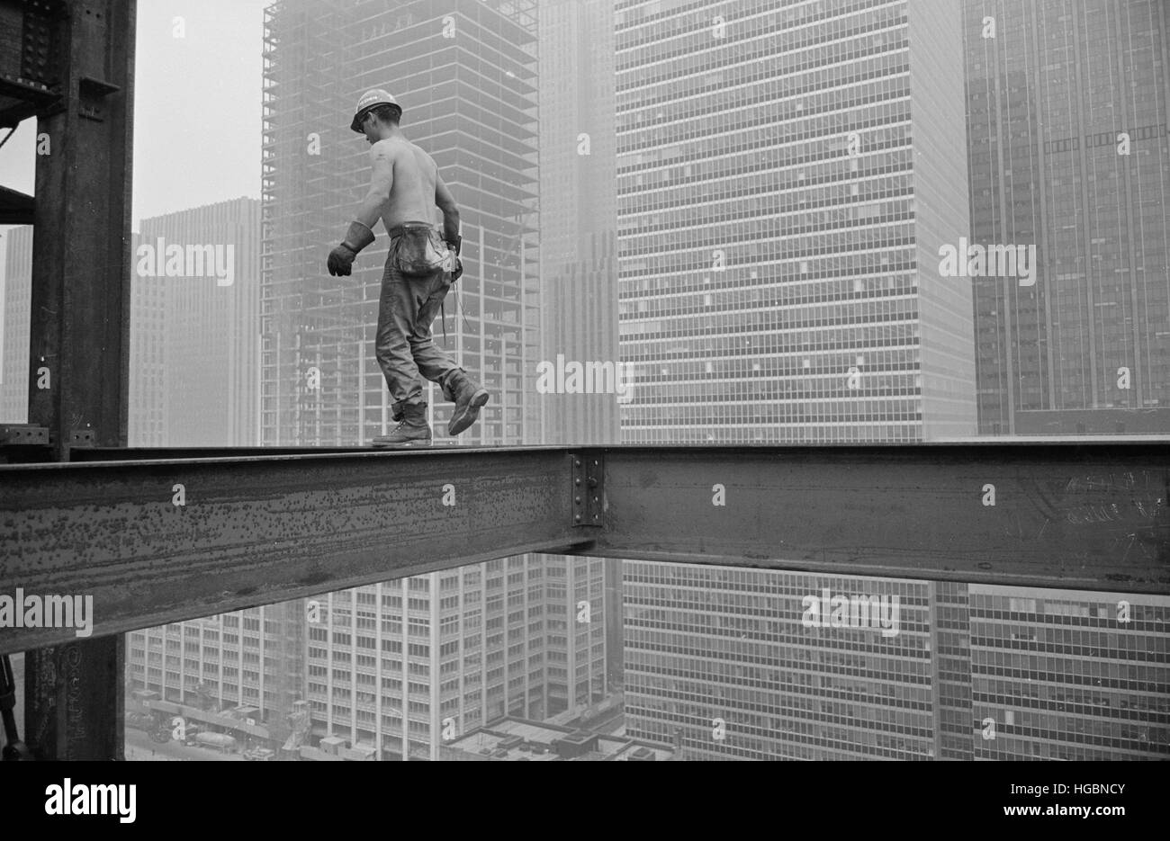 High-rise ironworker in 1962, Manhattan Stock Photo
