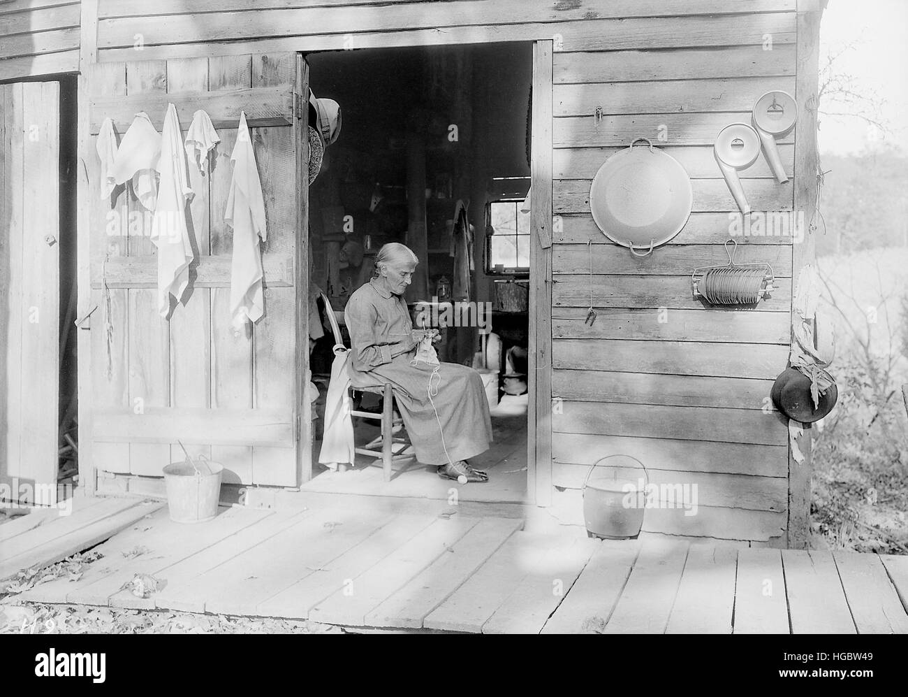 An elder woman knitting on a farm near Bulls Gap, Tennessee, 1933 Stock