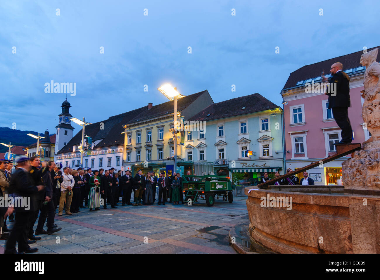 Leoben: Members of a fraternity at the Philistines (the completion of the study is celebrated) on the main square in front of the town hall; At the Be Stock Photo