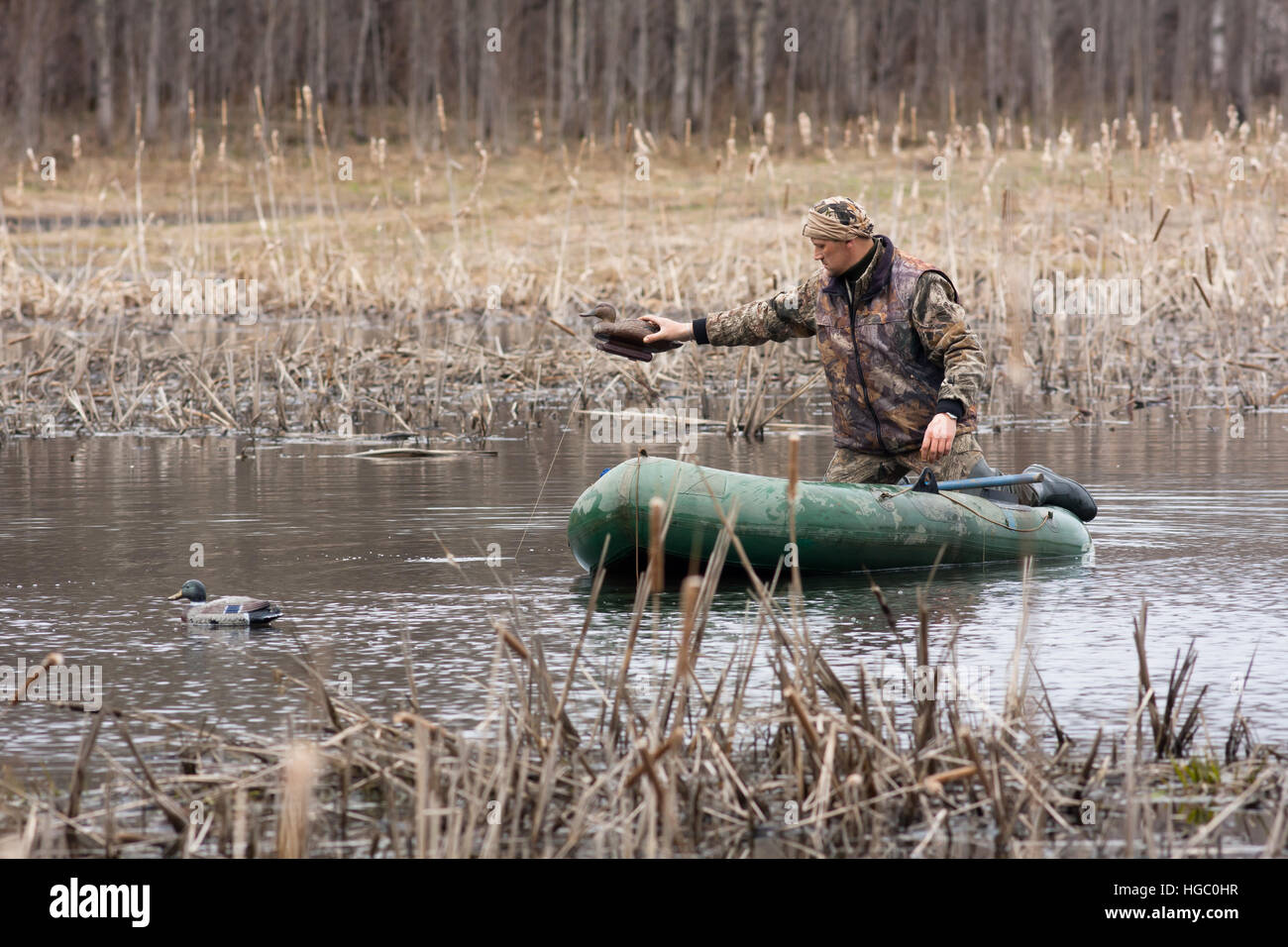 охотник с ружьем. охотник с собакой. охотник. охотник на людей. расставят охотники.