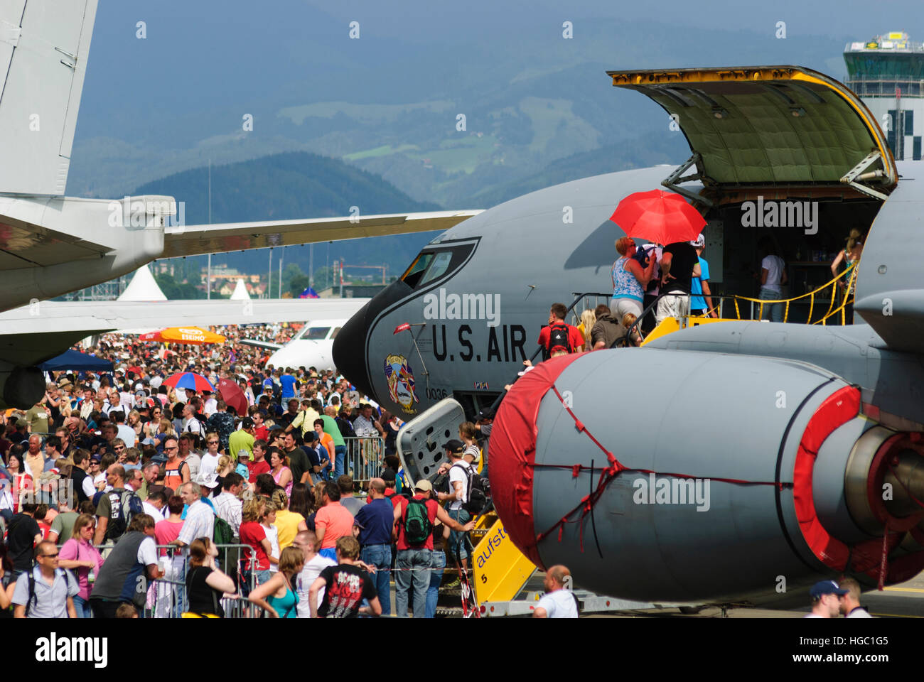 Zeltweg: Airshow Air Power 09; Visitors visit standing aircraft, Murtal, Steiermark, Styria, Austria Stock Photo