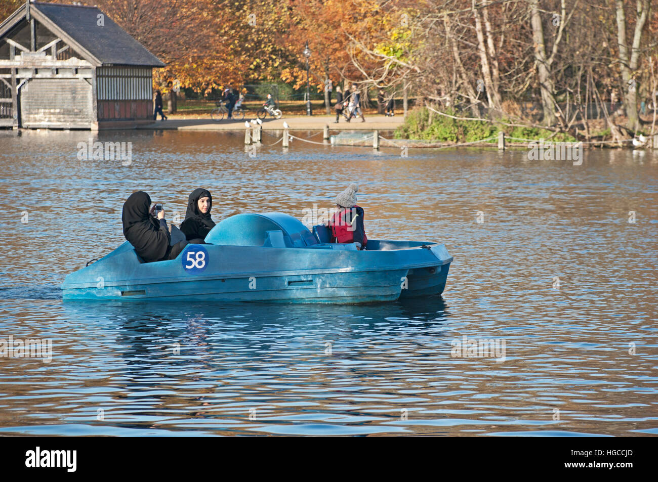 London, Hyde Park, Paddle Boat Serpentine, England Stock Photo Alamy