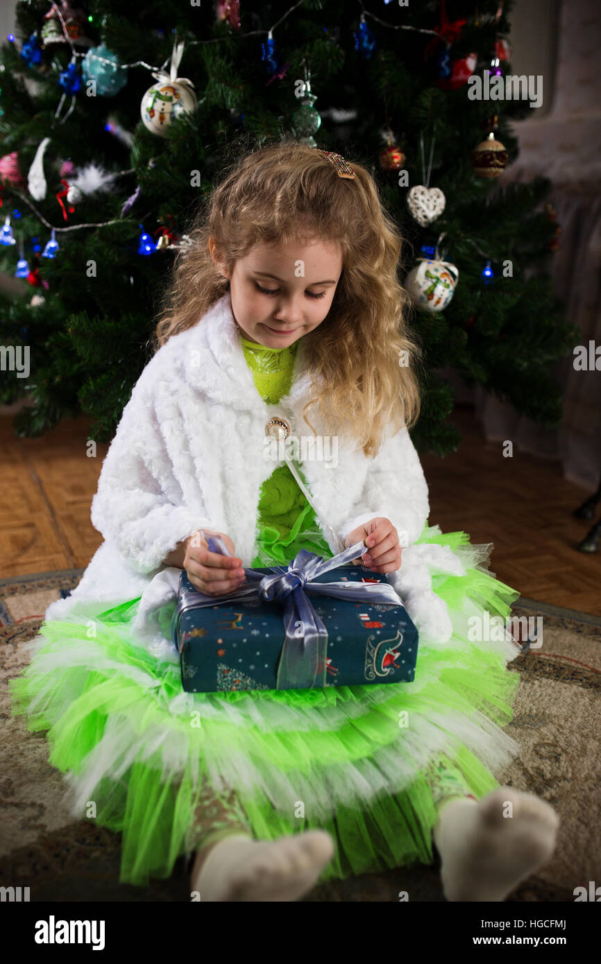 Happy little smiling girl with christmas gift box Stock Photo - Alamy