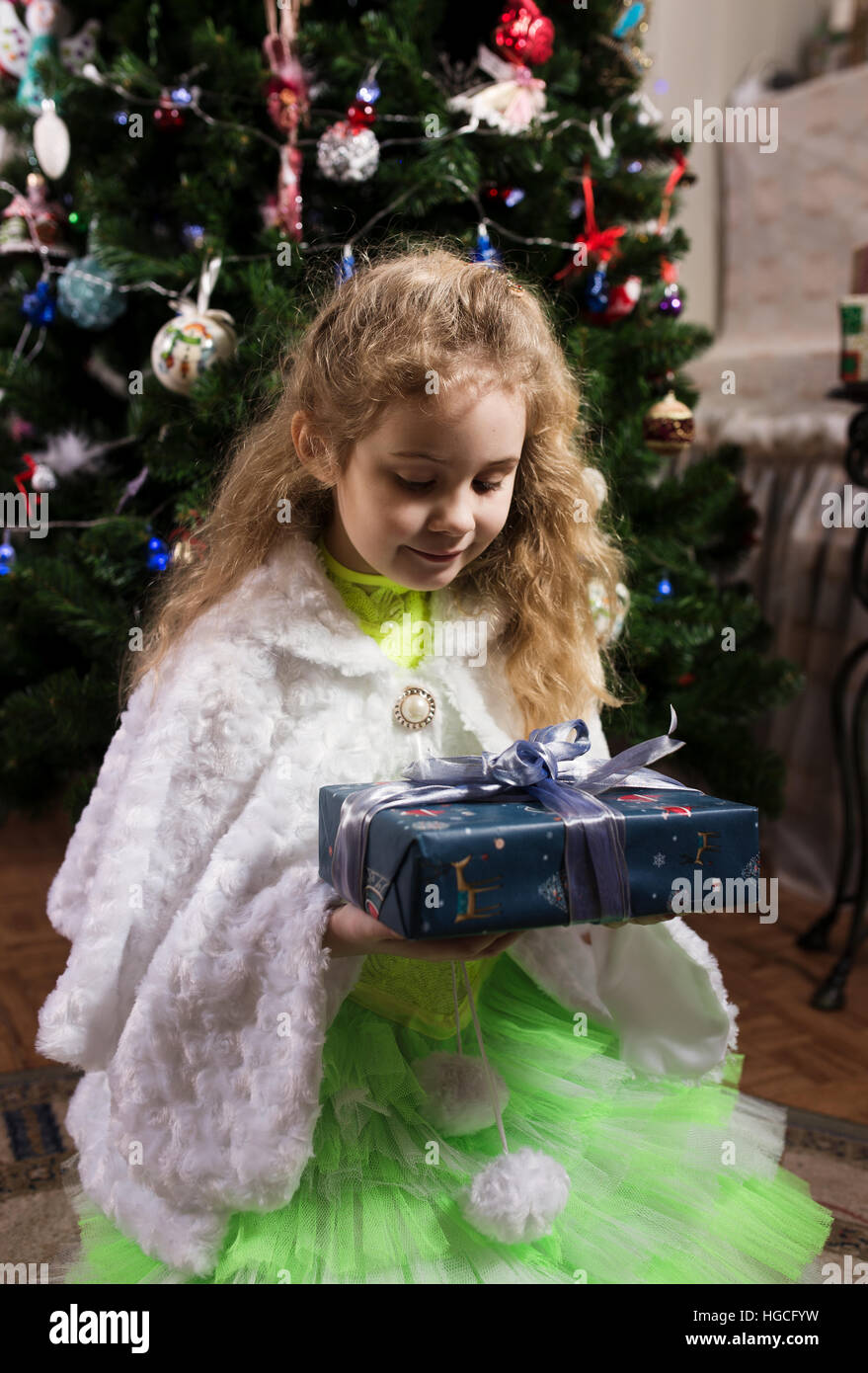Happy little smiling girl with christmas gift box Stock Photo - Alamy