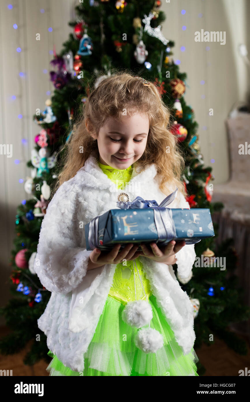 Happy little smiling girl with christmas gift box Stock Photo - Alamy