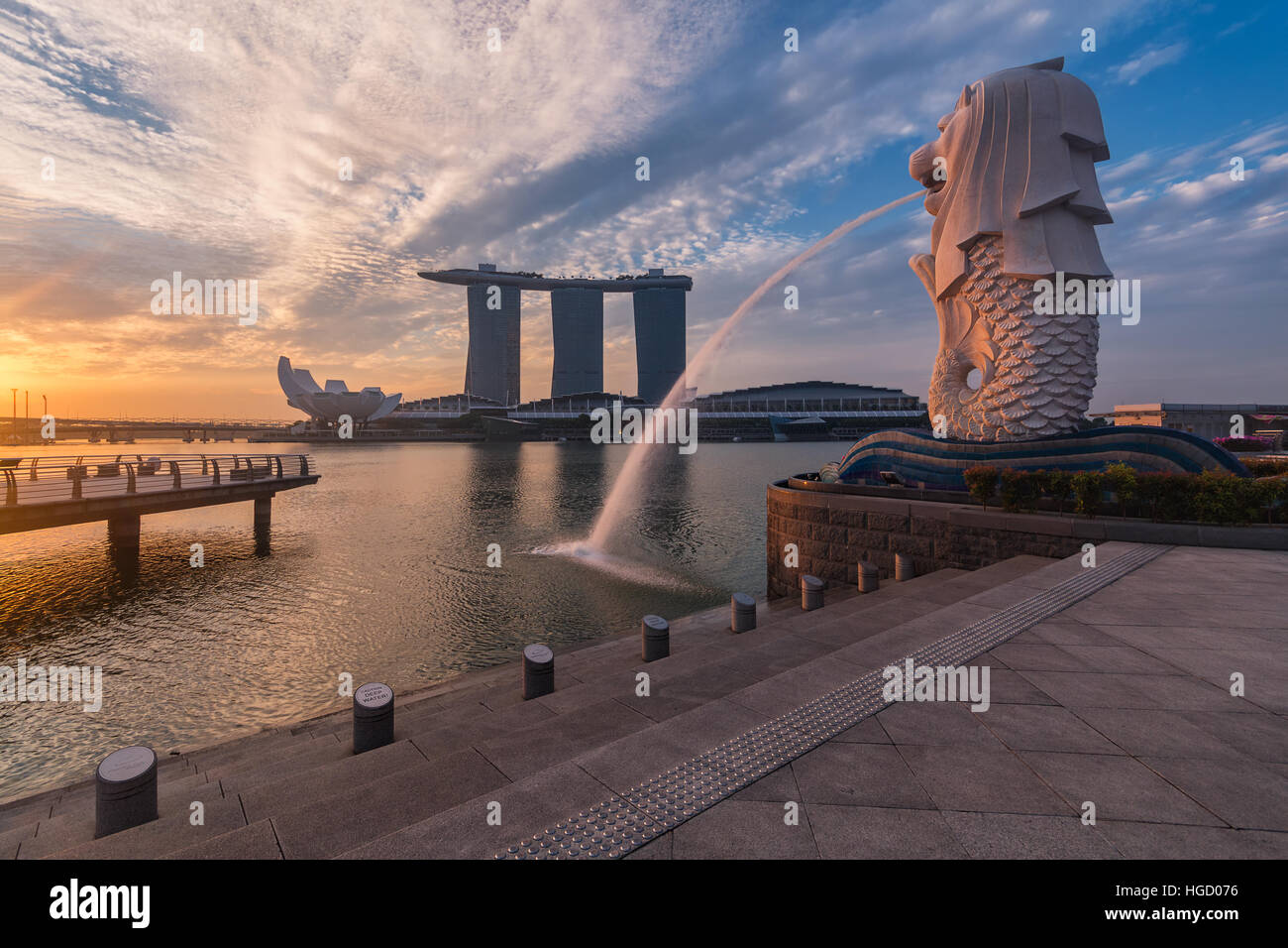 Marina Bay Sands and Merlion in Singapore at Sunrise Stock Photo - Alamy