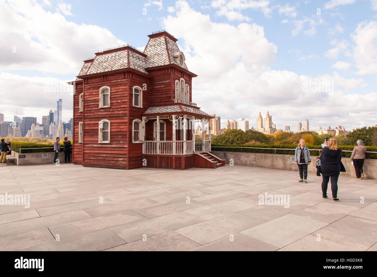 Cornelia Parker Transitional Object (PsychoBarn) a prop house installed on the roof of the Met museum. New York City, America. Stock Photo