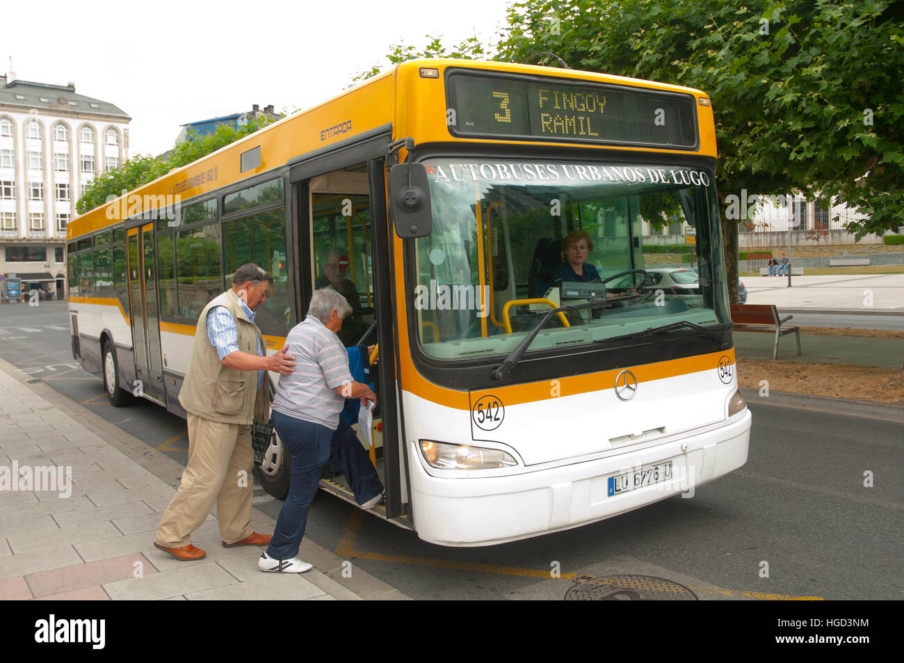 Urban street bus hi-res stock photography and images - Alamy