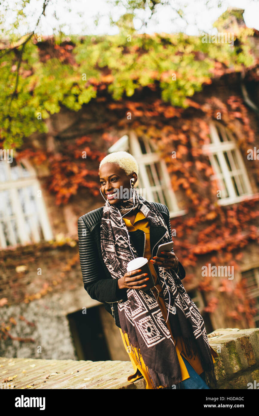 Black woman smartphone coffee hi-res stock photography and images - Alamy