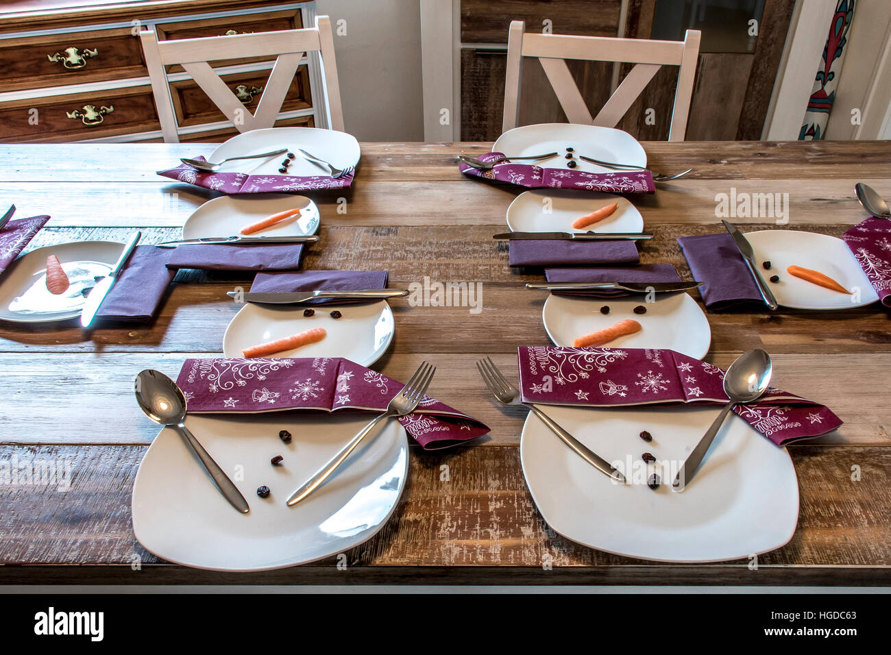Festive Table Setting Decoration Christmas With Snowman Shape 2