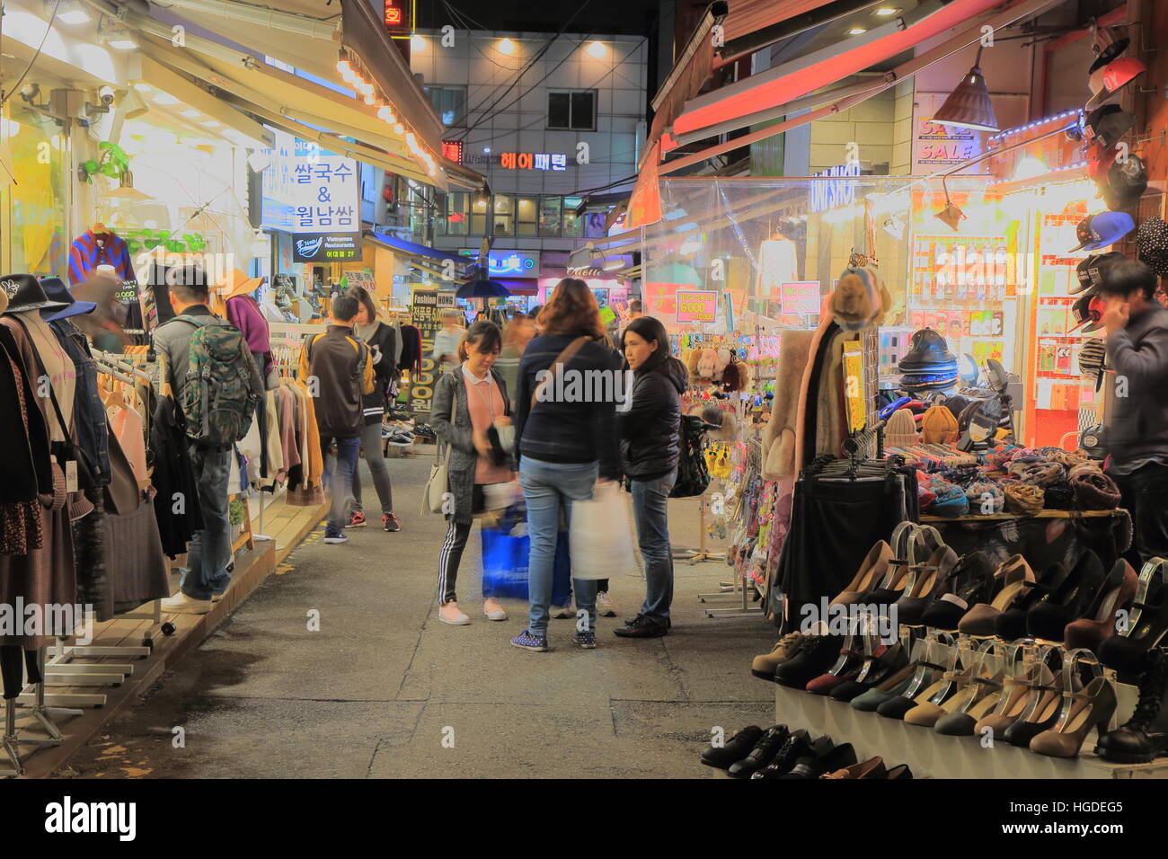 People Visit Ewha Woman S University Fashion Street In Seoul South
