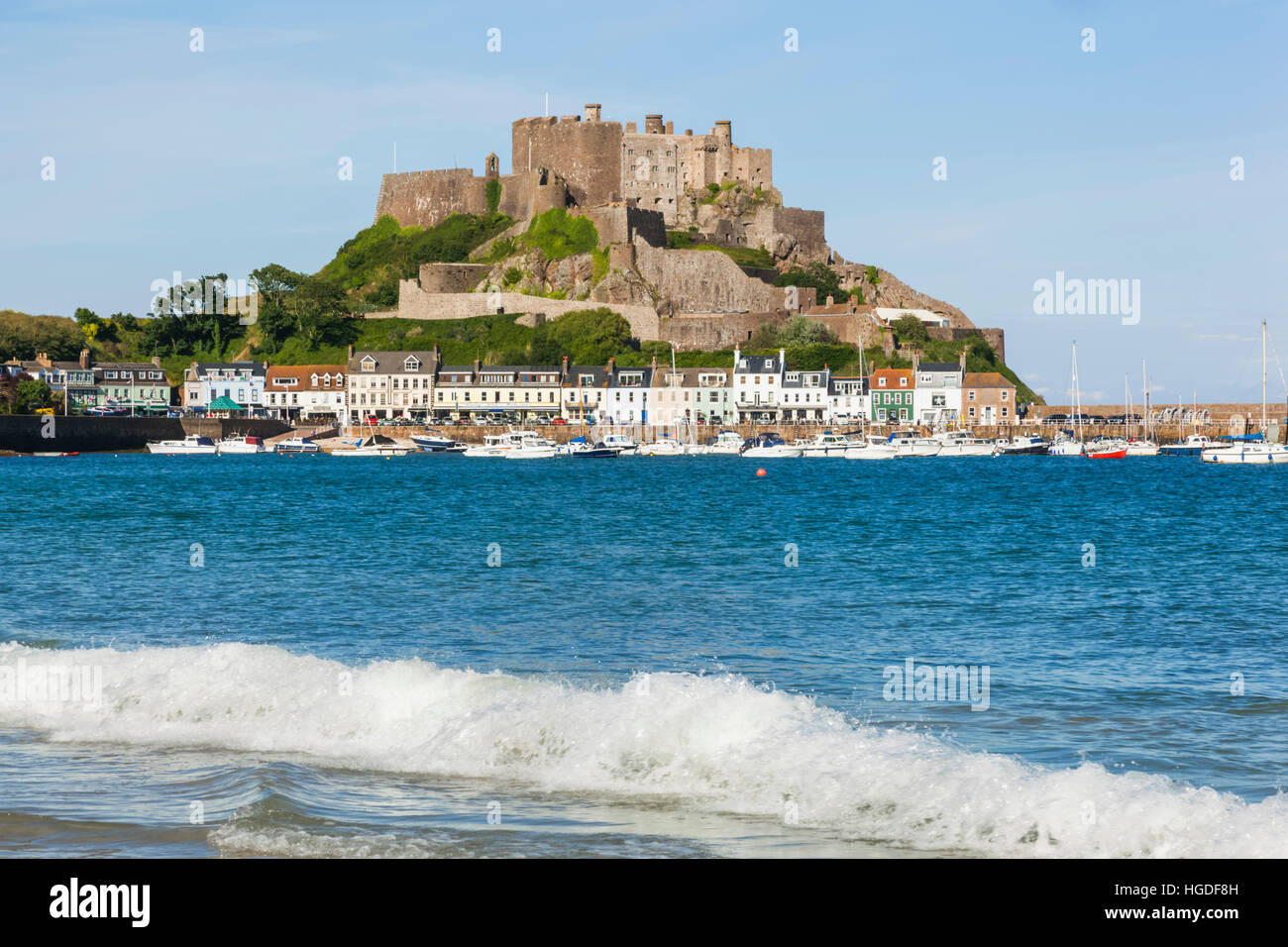United Kingdom, Channel Islands, Jersey, Gorey, Beach and Mont Orgueil Castle Stock Photo