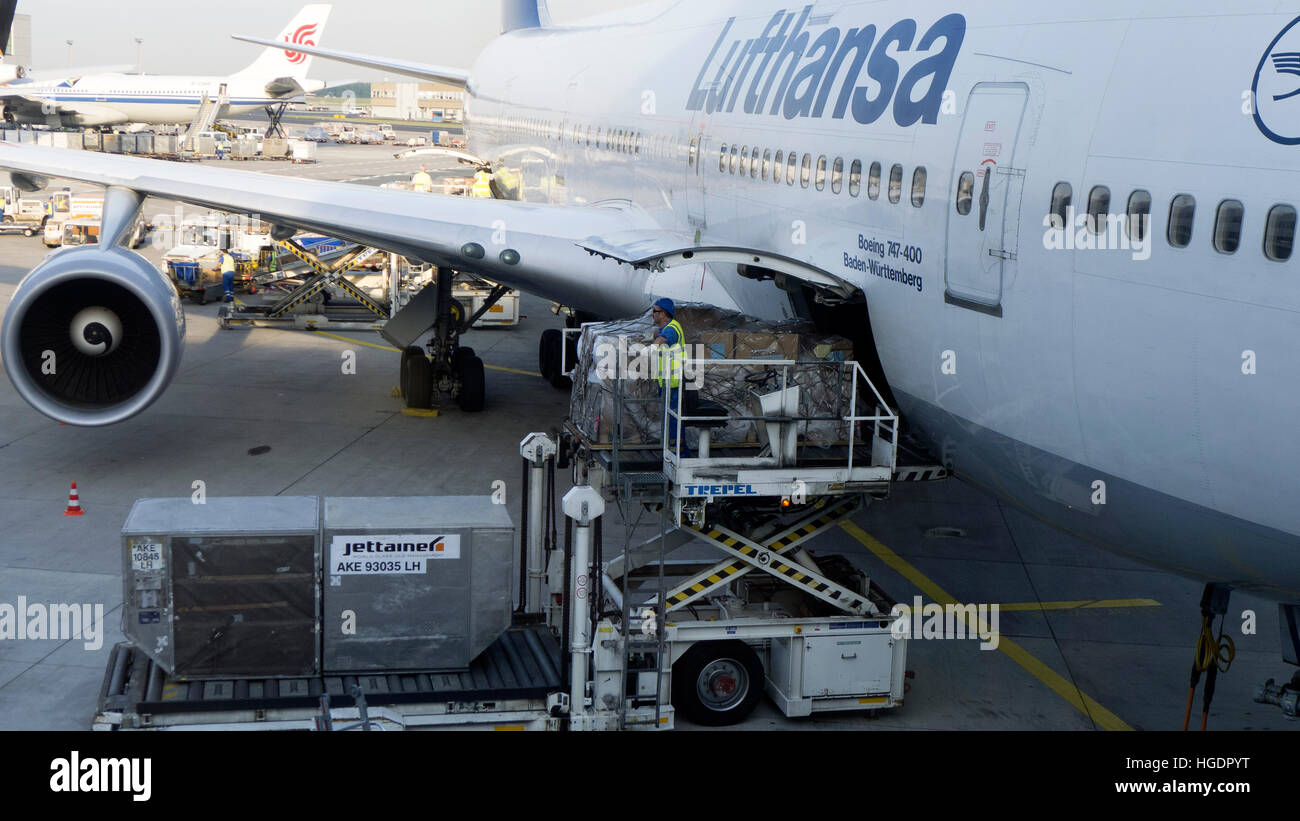 Lufthansa boeing 747 jumbo jet hi-res stock photography and images - Alamy