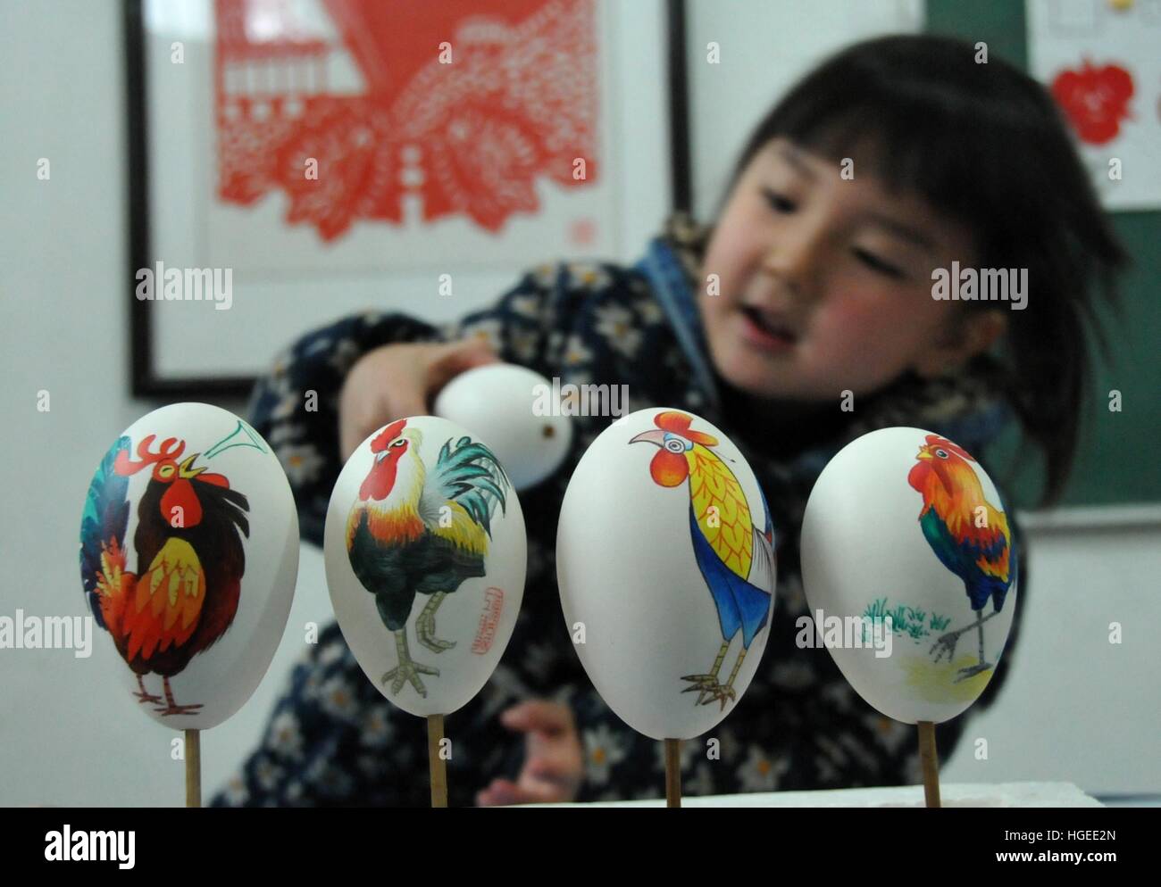 Anyan, Anyan, China. 7th Jan, 2017. Anyang, CHINA-January 7 2017: (EDITORIAL USE ONLY. CHINA OUT) The painted egg shells.Fan Xiaolei, a primary school teacher, paints pattern of rooster on egg shell in Neihuang County, Anyang City, central China's Henan Province, January 7th, 2017, marking the upcoming Spring Festival of the Year of Rooster. © SIPA Asia/ZUMA Wire/Alamy Live News Stock Photo