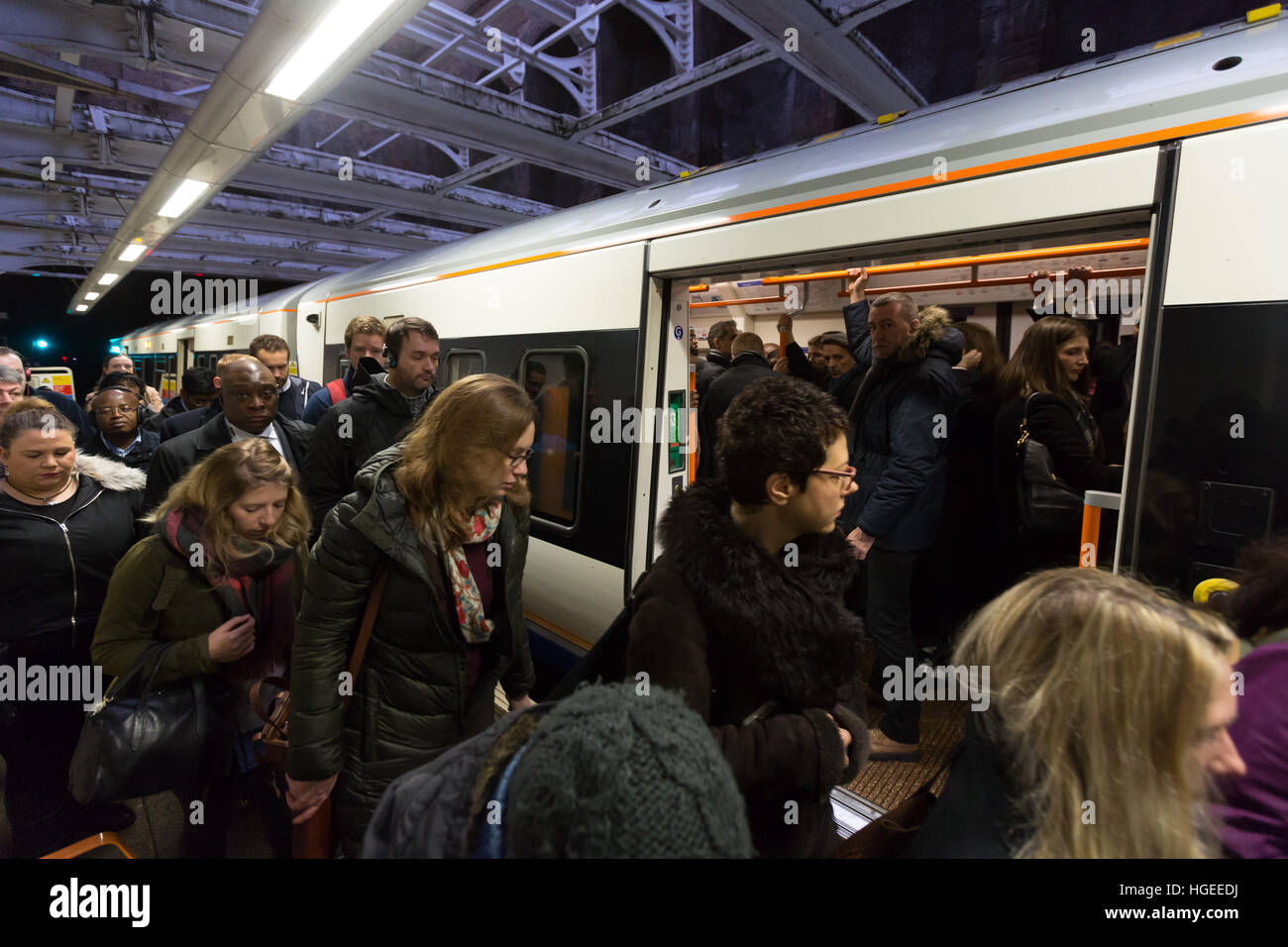 London, UK. 9th Jan, 2017. People queue on a narrow platform for an ...