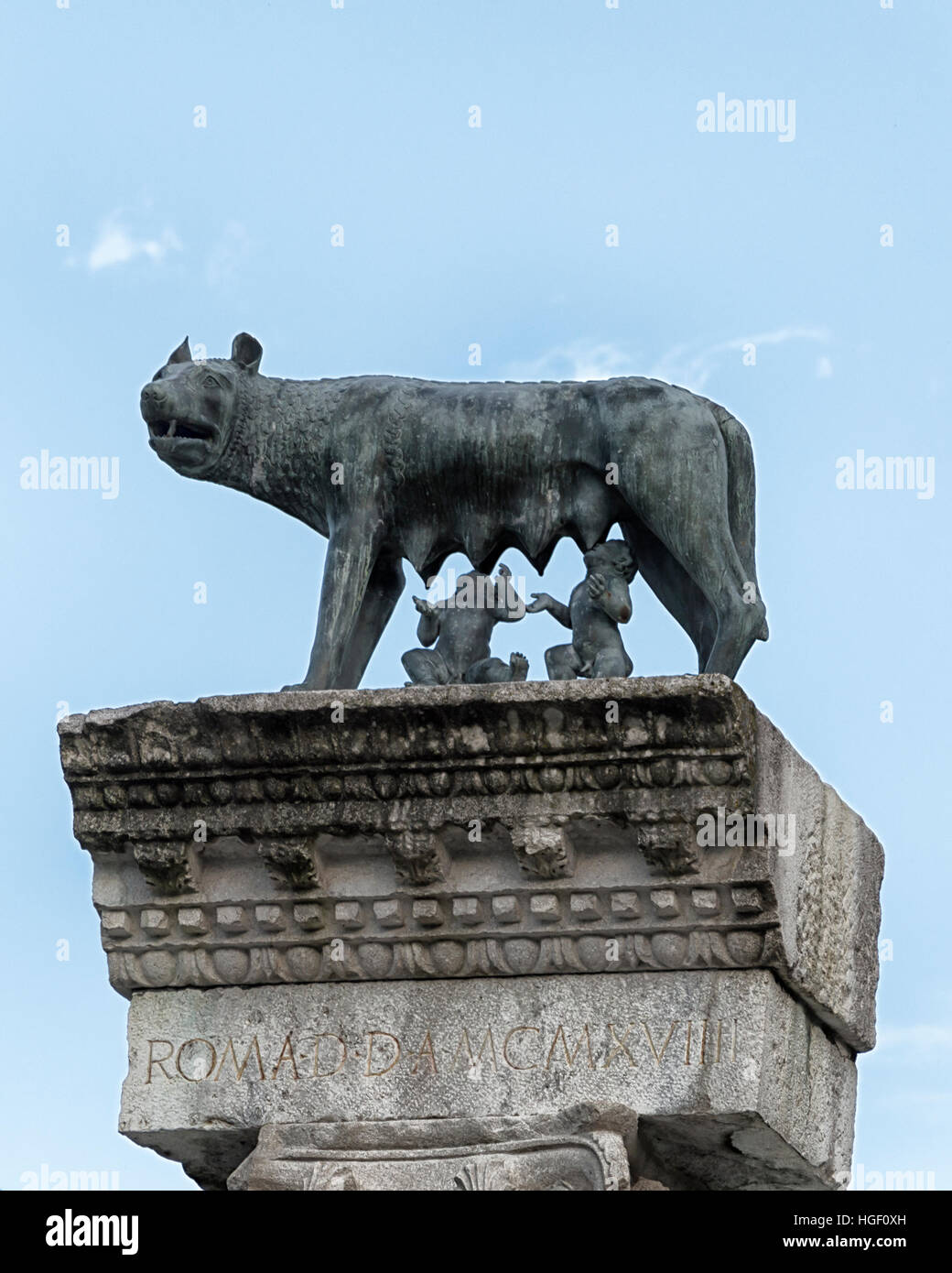 Column with capitoline Wolf statue, legend of Rome Stock Photo Alamy