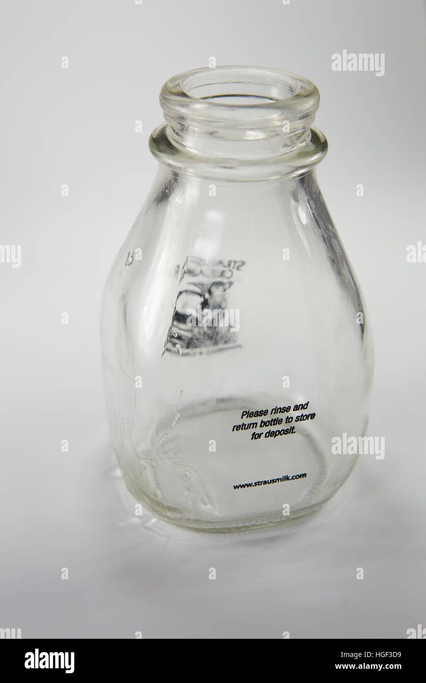 Returnable glass bottle hires stock photography and images Alamy