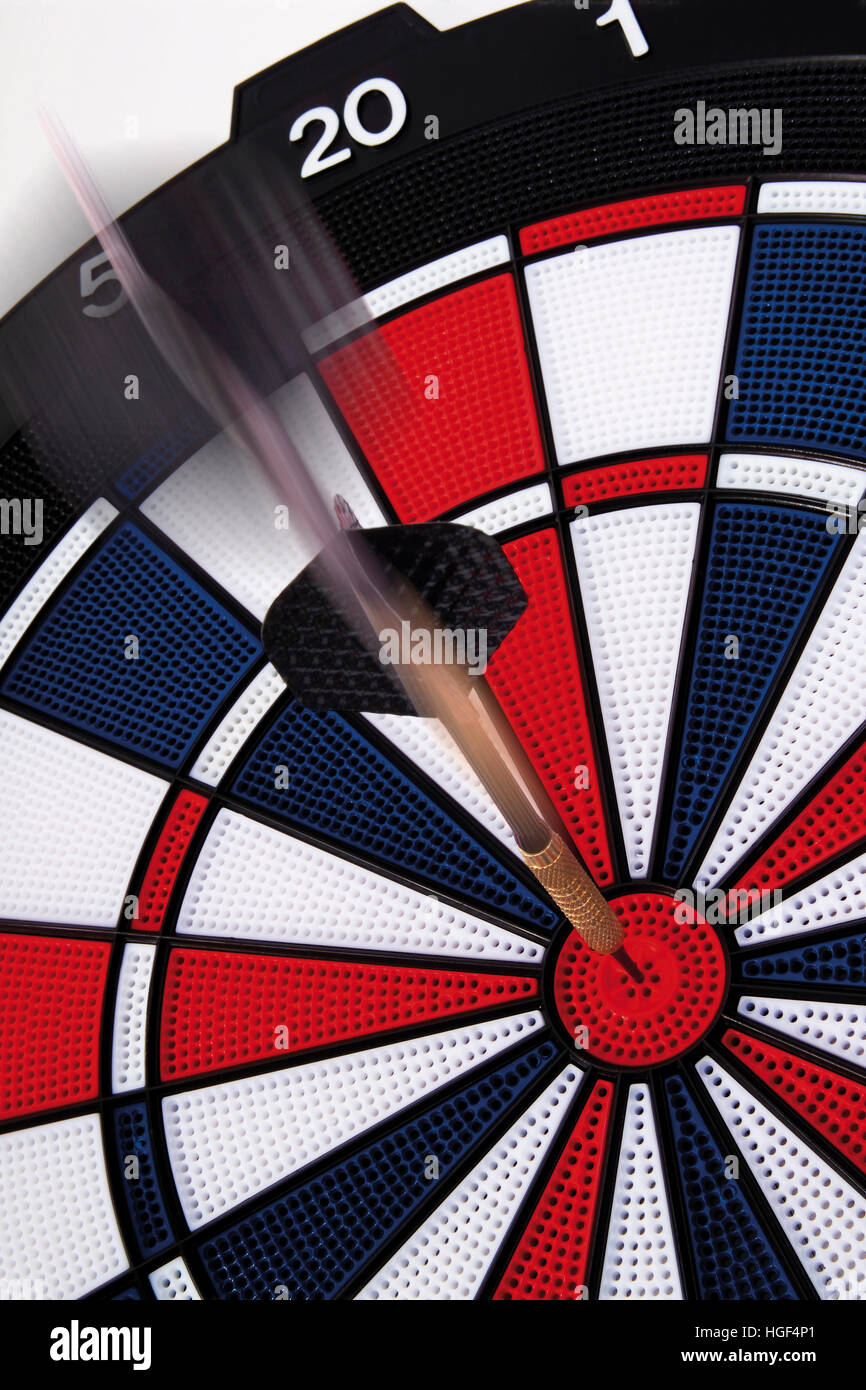 Direct hit dart hitting bullseye Stock Photo Alamy