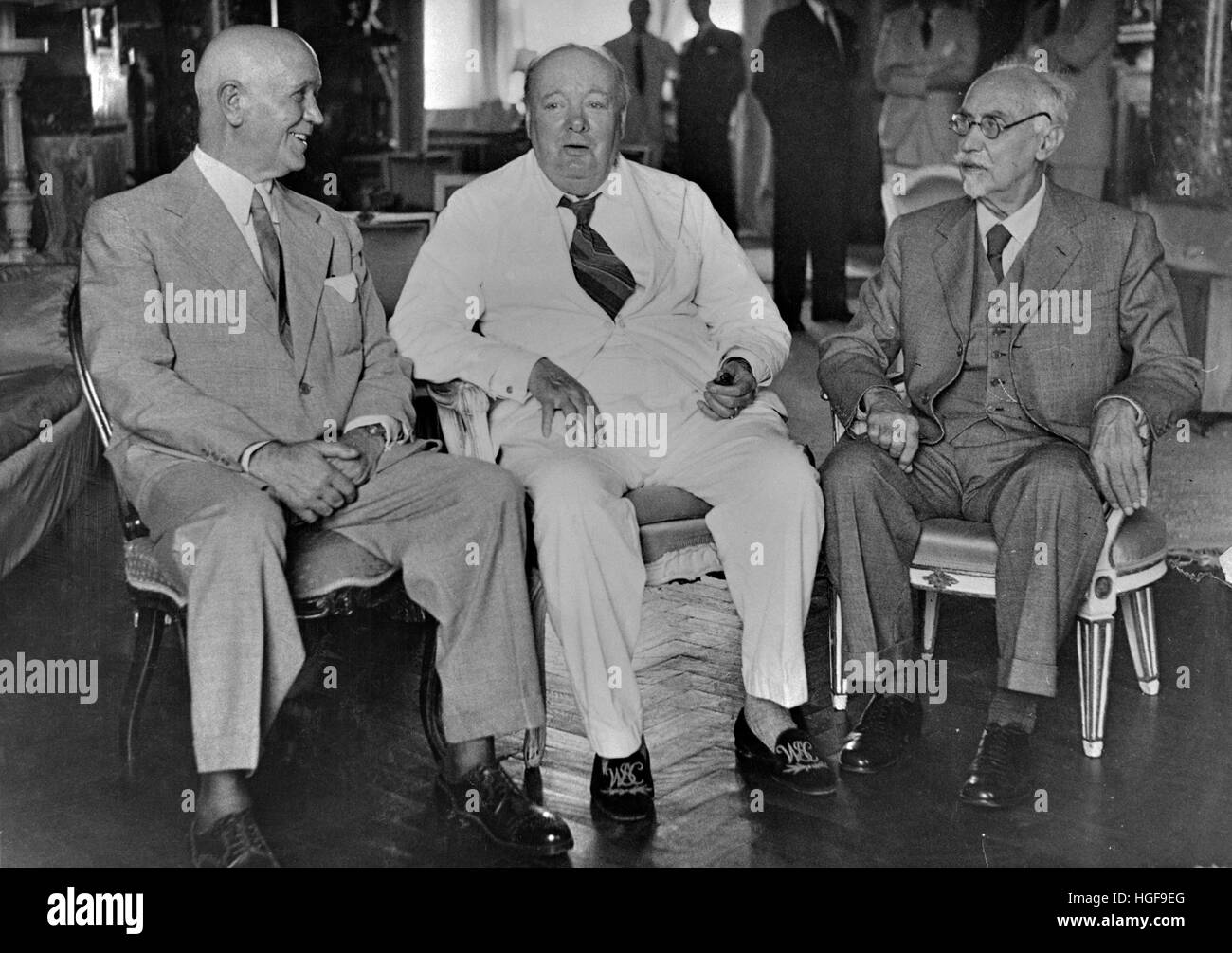 Dwight Eisenhower, Winston Churchill and Jan Smuts at the British Embassy, Cairo for the Middle East Conference. August 1942 Stock Photo