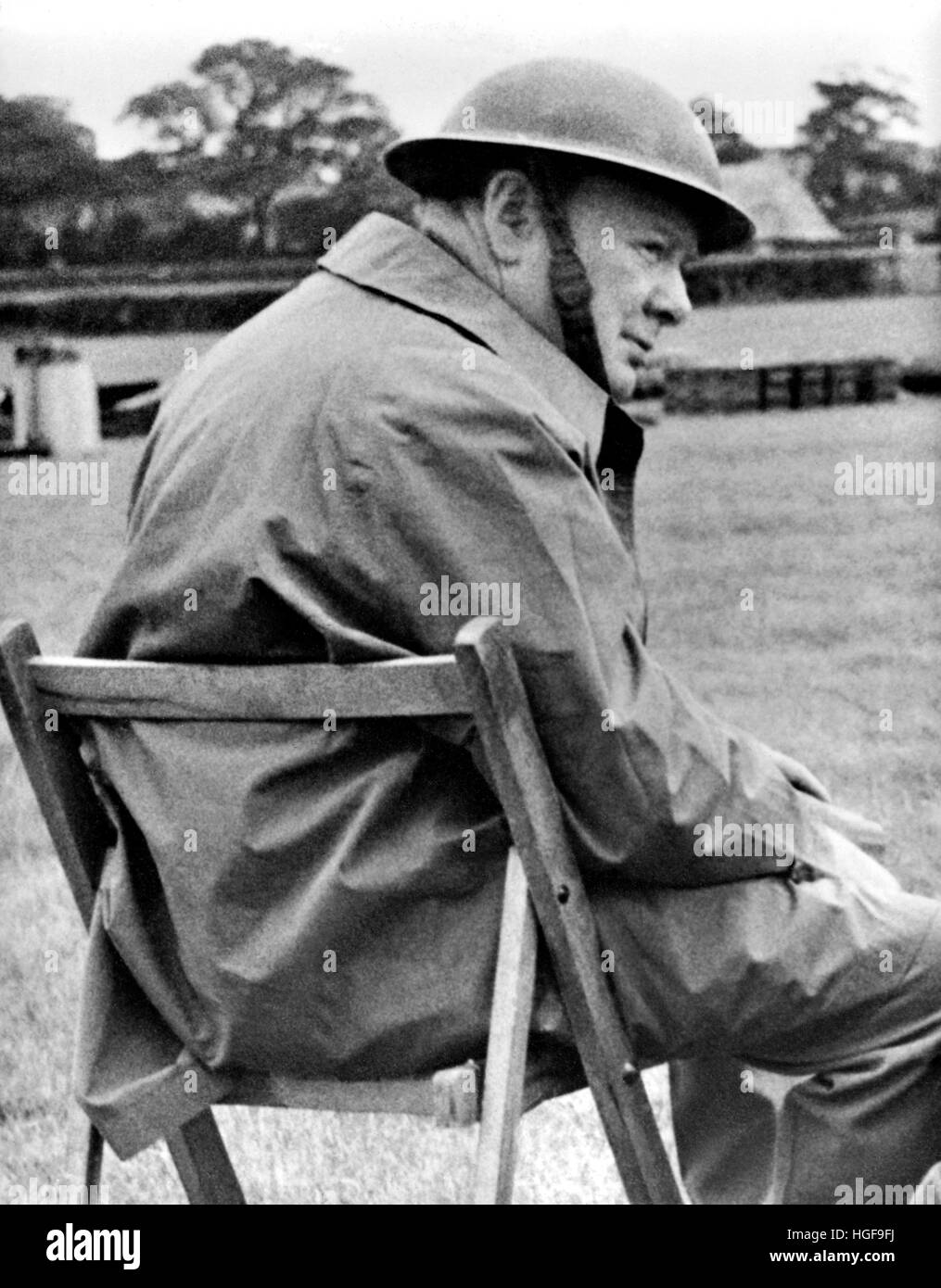 Winston Churchill visits an anti aircraft battery in Kent.. June 1944 Stock Photo