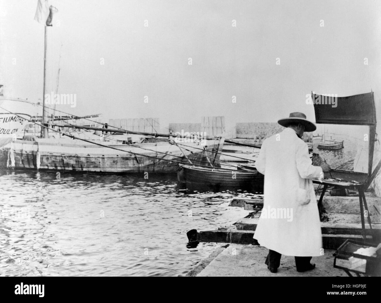 Winston Churchill painting on the quayside at Toulon. France.1946 Stock Photo