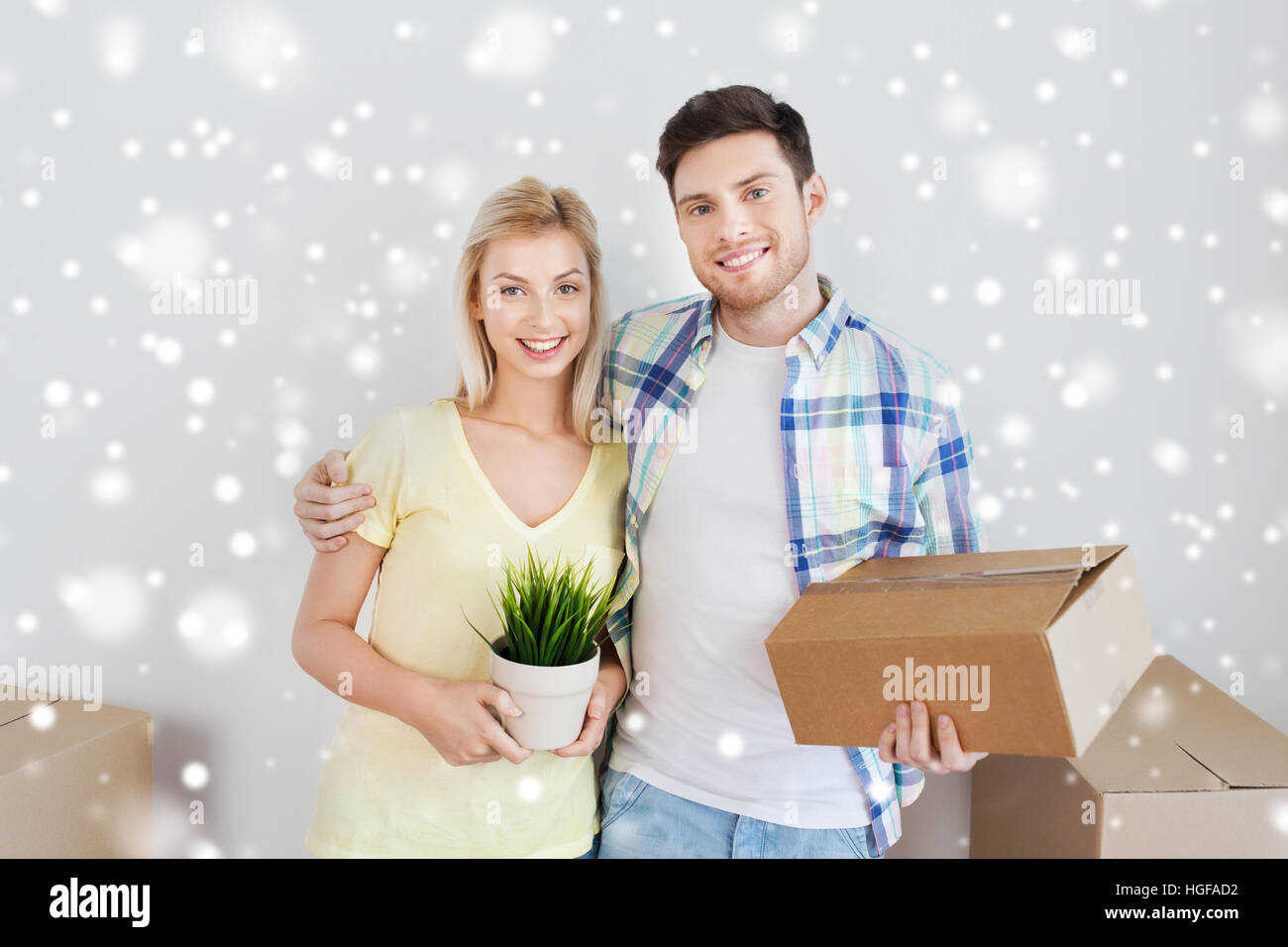 smiling couple with boxes moving to new home Stock Photo - Alamy