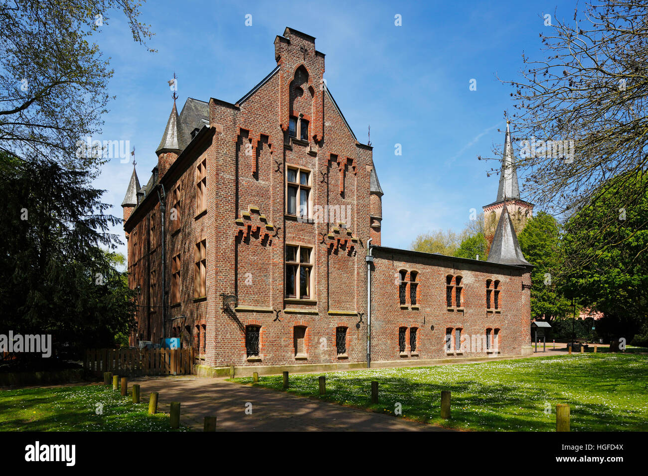 Castle Ingenhoven and old church in Nettetal-Lobberich, North Rhine-Westphalia Stock Photo