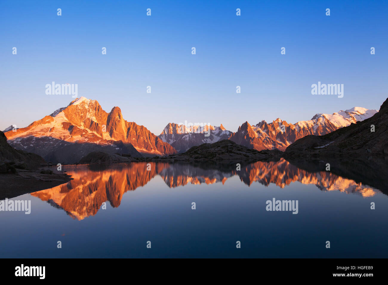 Beautiful mountain lake reflection hi-res stock photography and images ...