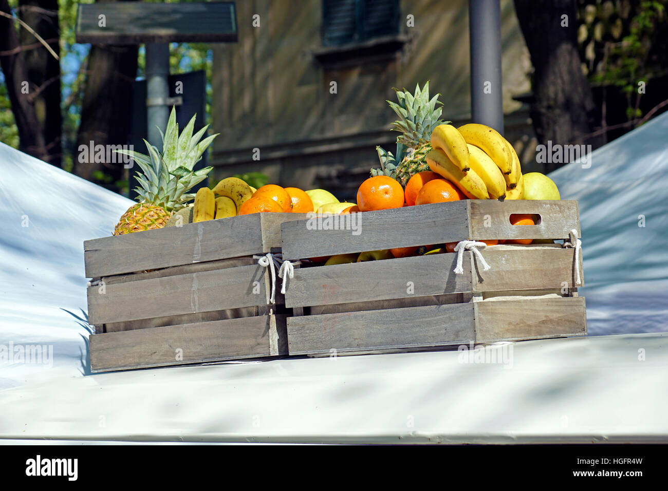 Fruit wooden box hi-res stock photography and images - Alamy