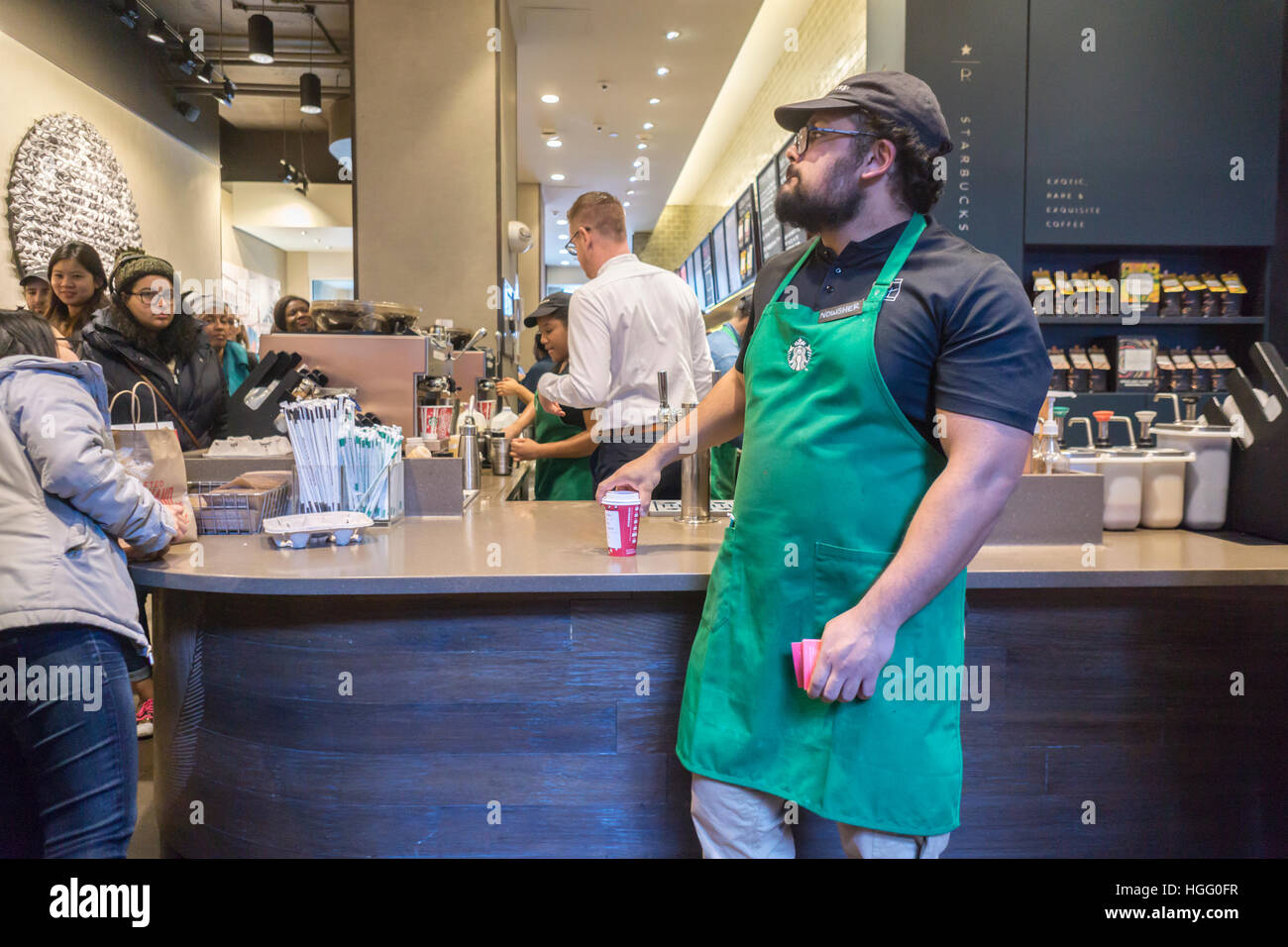 Starbucks Workers High Resolution Stock Photography and Images Alamy