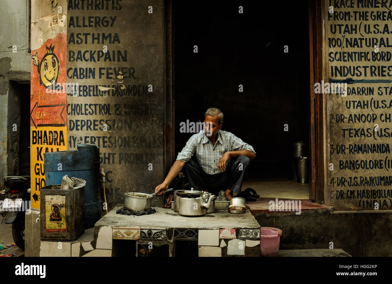 Chai Wallah Tea Seller in Varanasi Stock Photo Alamy