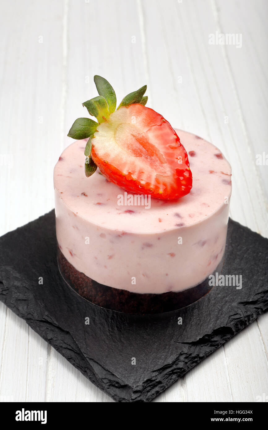 Creamy strawberry cake hi-res stock photography and images - Alamy
