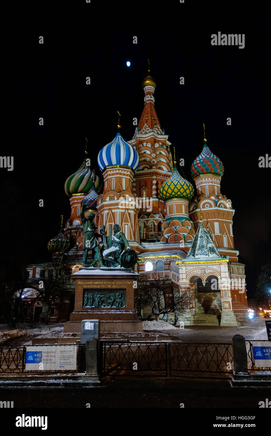 Night winter view of St. Basil's Cathedral in Moscow Stock Photo - Alamy