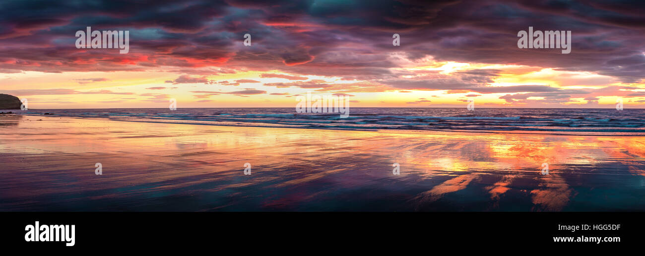 Colorful cloud sunset beach hi-res stock photography and images - Alamy