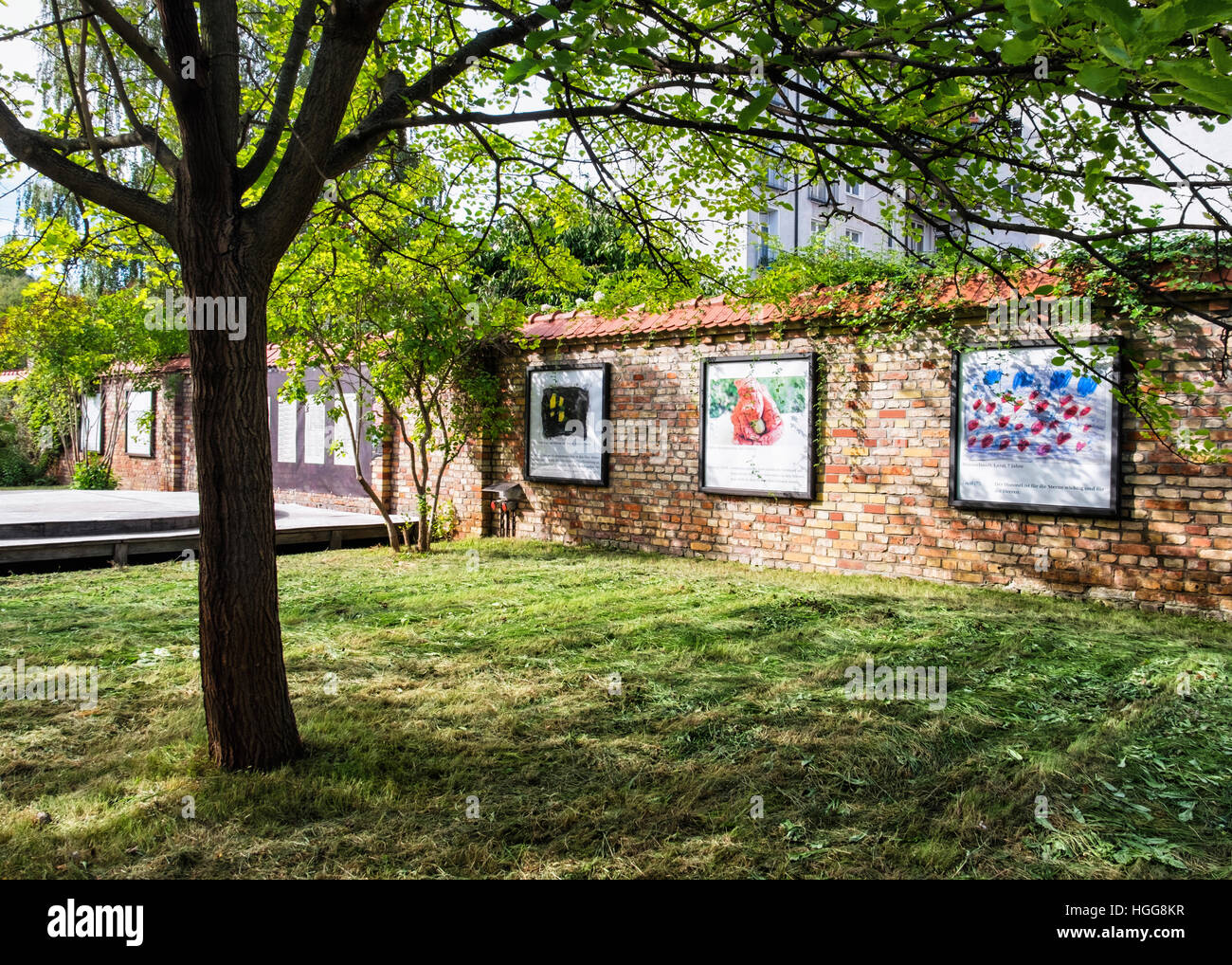 34+ Comenius-Garten Richardstraße Berlin, Er nimmt das grundstück