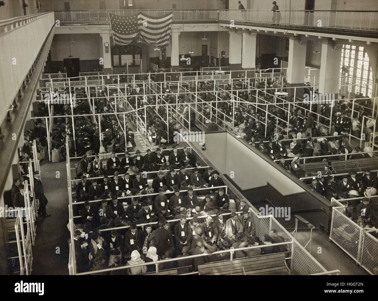The pens at Ellis Island, Registry Room (or Great Hall). These people have passed the first mental inspection   - Ellis Island Immigration Station 1902-1913 Stock Photo